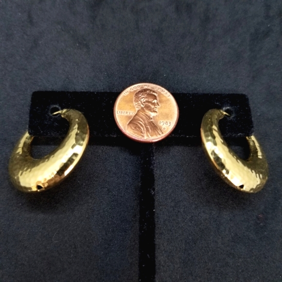 Monet hammered gold puffed hoop earrings 💛 - Picture 4 of 8